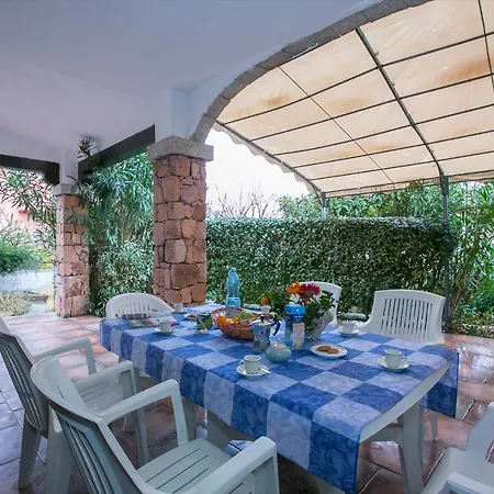 Sleeps 6 *